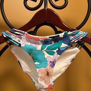 O’NIELL Abbie Floral Boulders Collection